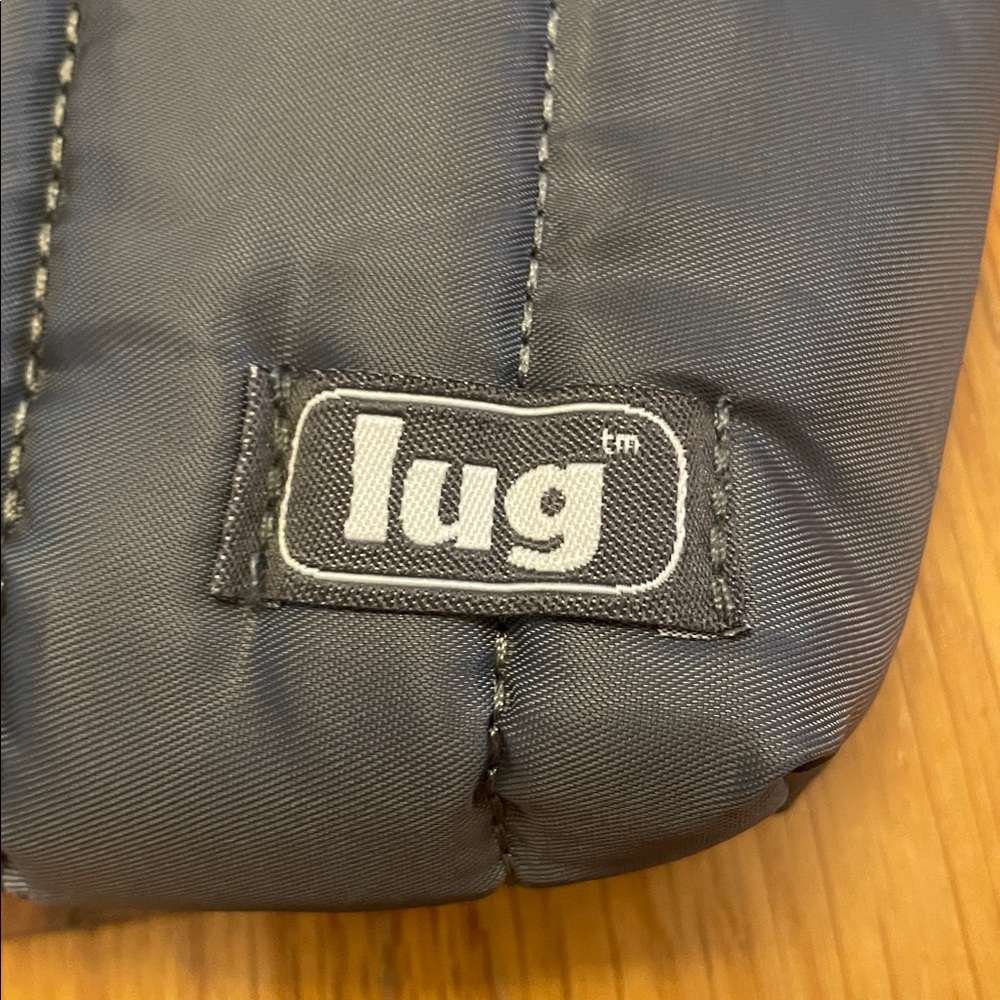 LUG Hopper Mini Travel Everyday Crossbody Bag. Gray. Adjustable. Like New! - Picture 3 of 12